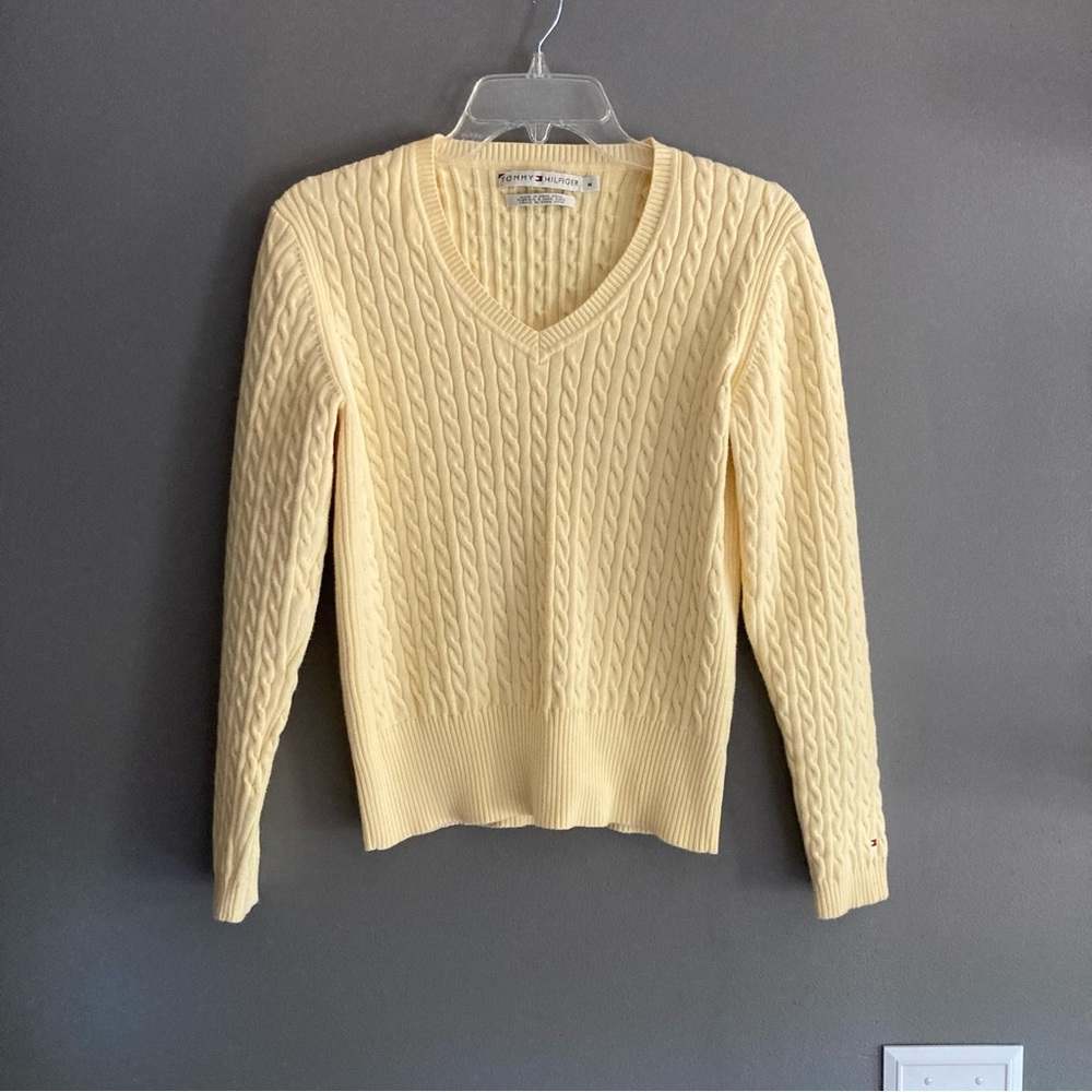 Butter Yellow Classic Cable Knit Tommy Hilfiger Sweater Size Medium - Picture 2 of 6